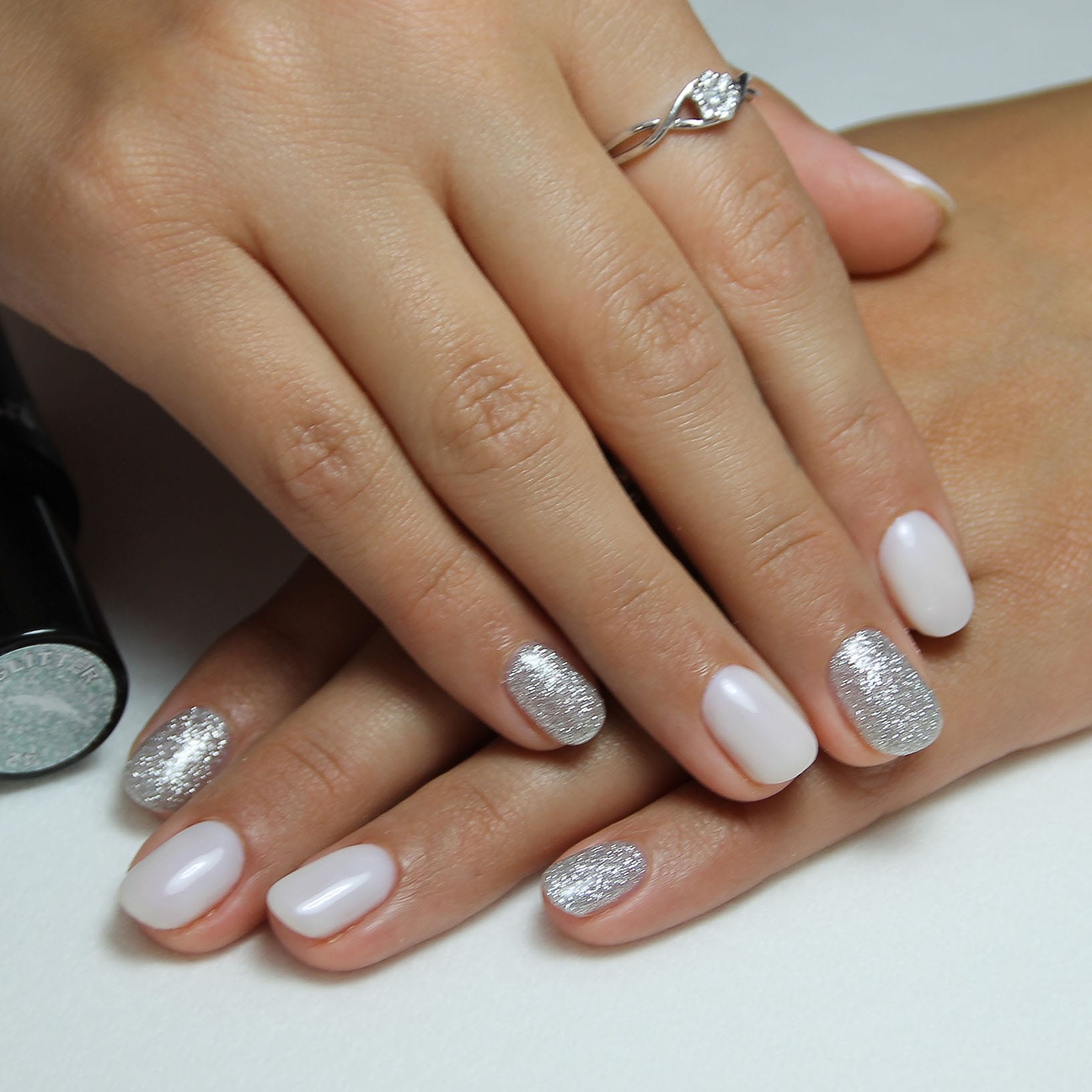 1698912055 42 Silver Glitter 1.jpg